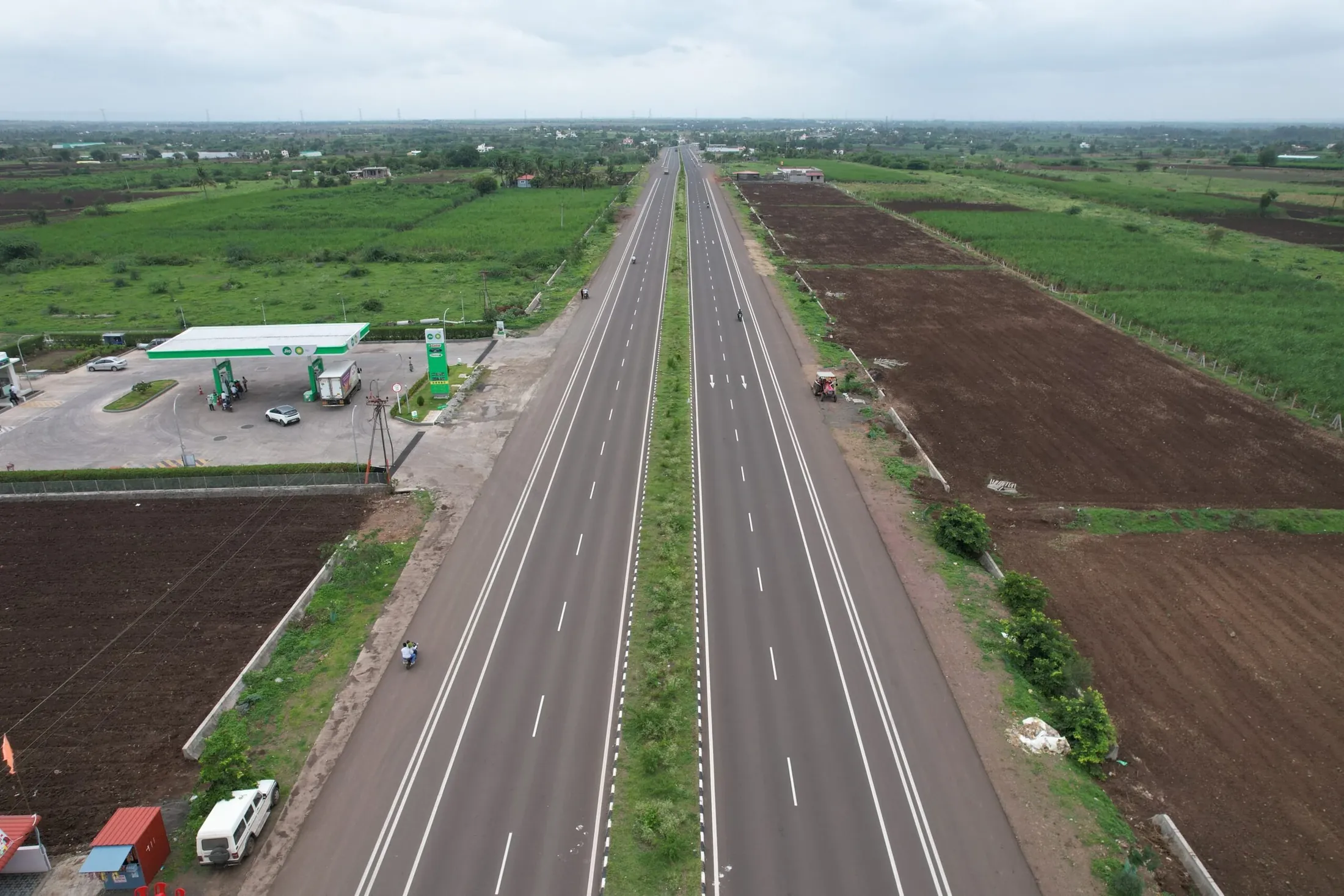 RKC’s Dharampuri-Lonand highway stretching through green fields in Maharashtra