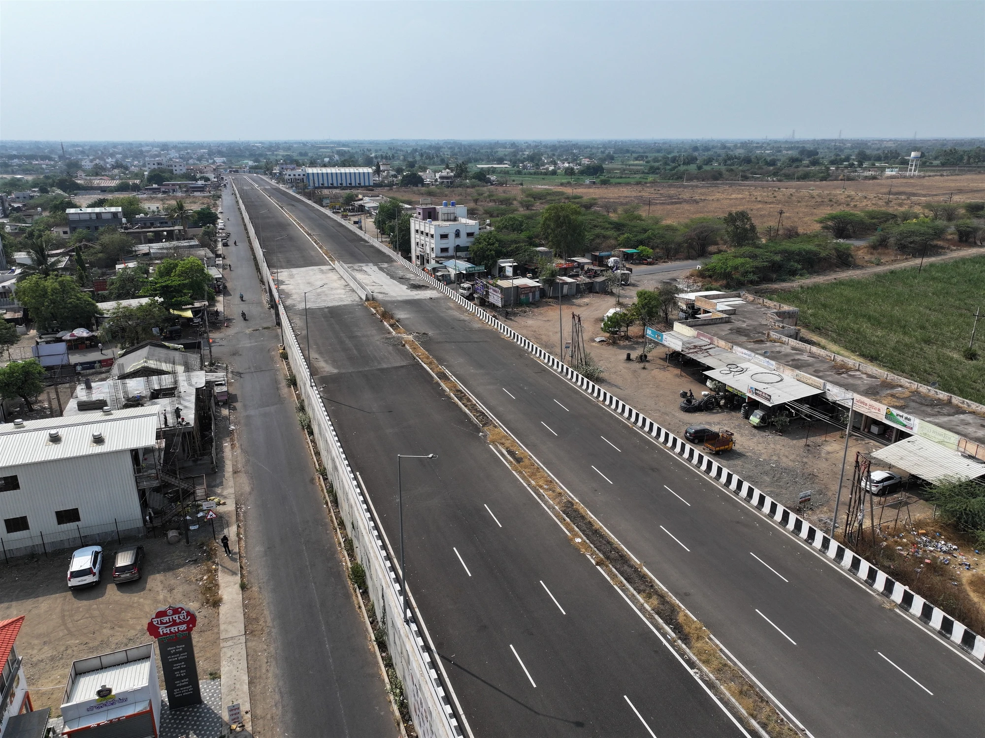 The marked carriageways on the Indapur–Baramati corridor