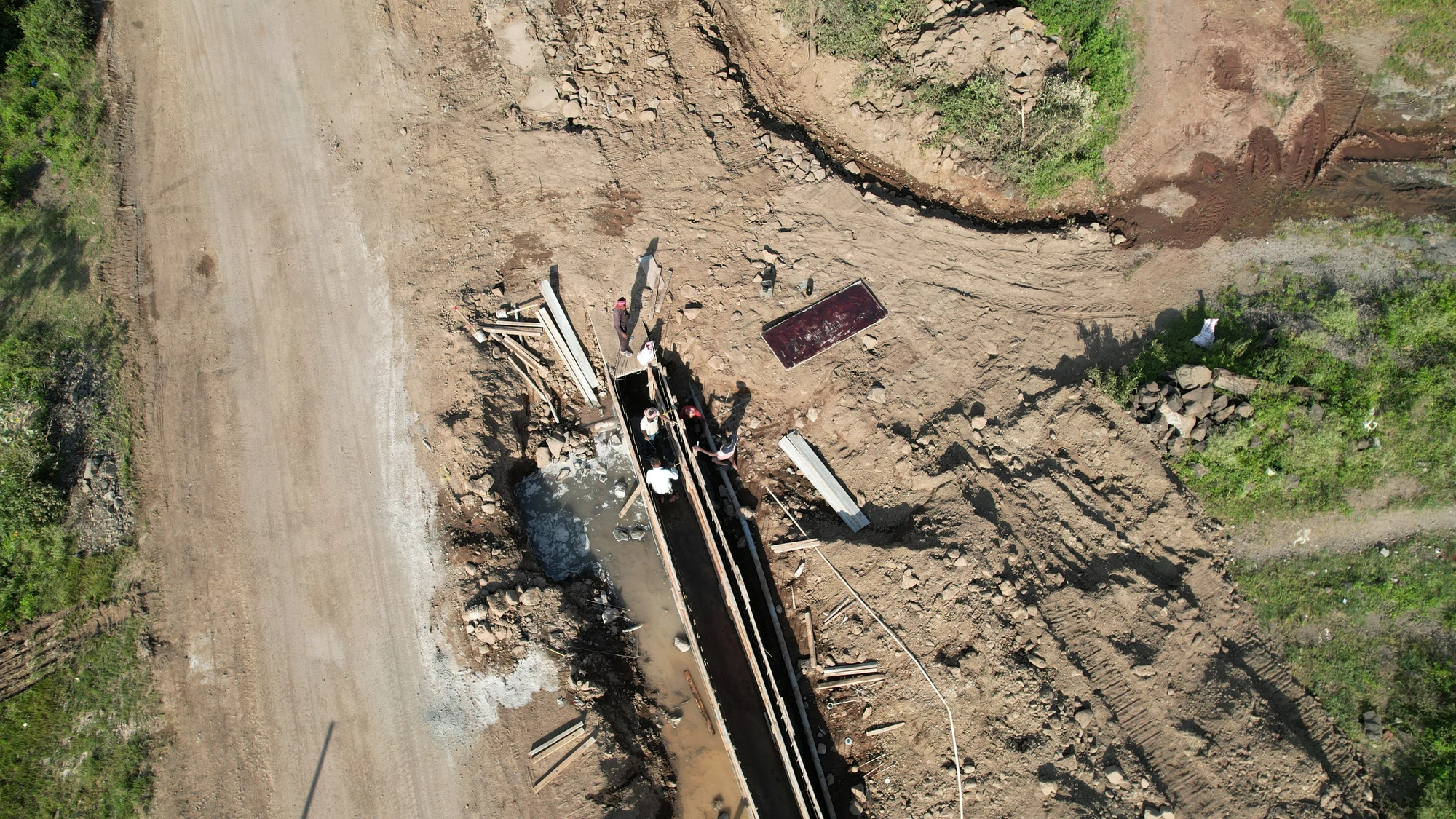 Cross-drainage construction beside the road